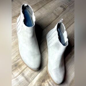 Women's Gray Ankle Boots